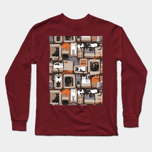 Purfect feline architecture // pattern // brown background cute cats in cardboard boxes Long Sleeve T-Shirt